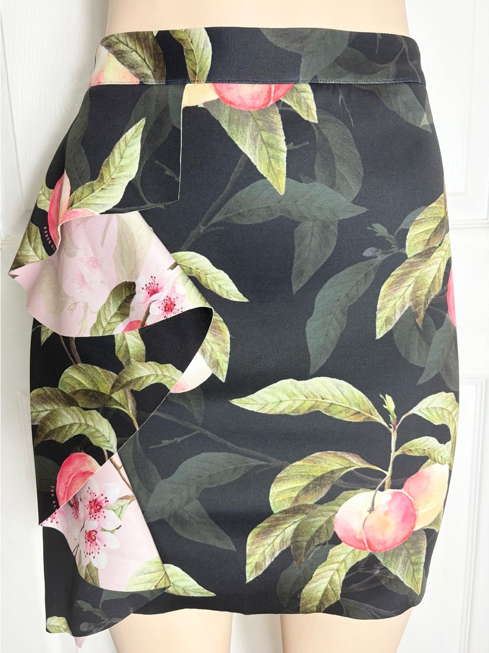 Ted Baker London Peach Print Ruffle Mini Skirt Black Pink Size 1 = US 4 Garden